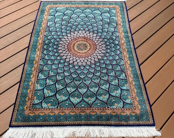 Tappeto persiano di seta di Qom: arazzo figurativo da appendere alla parete, 152 x 91 cm.