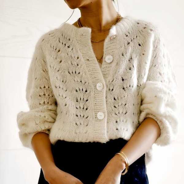 Weißer Alpaka-Cardigan | Romantischer Spitzenstrickpullover | Handgestrickter Cardigan aus Merinowolle | Weiche, feminine Strickware | Pullover aus Naturgarn