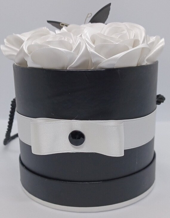 Cardboard Floral Ivory Roses Hat Box / Gift Box / Decoration with Ribbon on  Lid