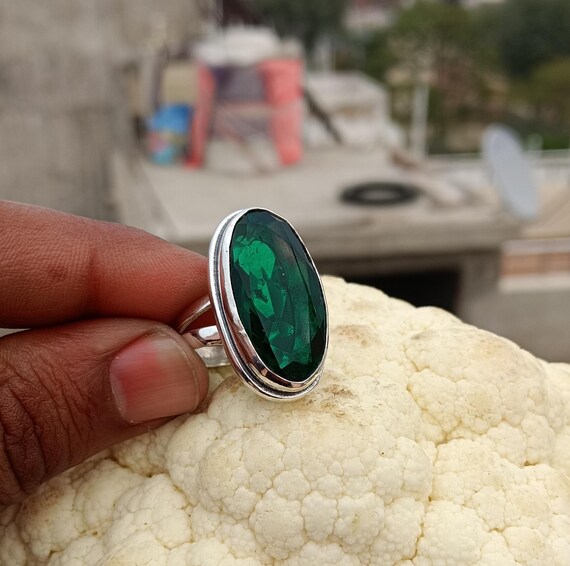 Bague avec pierres précieuses émeraude verte, bague en argent