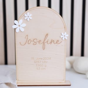 Personalisiertes Holzschild zur Geburt | Geburtsschild Blumen | Geschenkidee