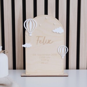 Personalisiertes Holzschild zur Geburt | Geburtsschild Heißluftballon | Geschenkidee