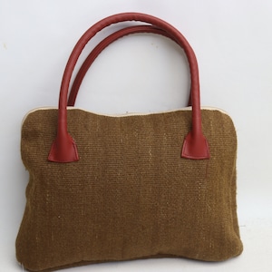 Braune Kelim-Tasche, handgemachte Boho-Tasche, handgemachte Kelim-Tasche aus Wolle und Leder, 10x14" Tasche, Boho-Tasche, Vintage-Kelim-Tasche, Trend-Kelim-Handtasche, 0083