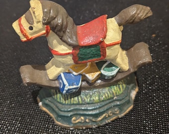 Stipite per porta in ghisa a tema cavallo vintage