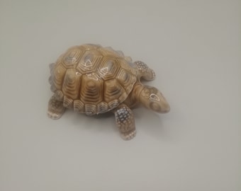 Wade 1970's Vintage Porcelain Wade lidded tortoise in great condition