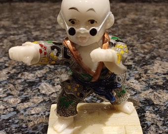 ヴィンテージ 骨樹脂 カンフー 禿げ頭 少年 僧侶 像 置物、手彫り 中国