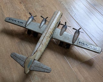 ヴィンテージのボーイング377ストラトクルーザーパンナムブリキ飛行機