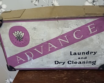 Scatola per lavanderia/lavaggio a secco riutilizzabile vintage della metà del secolo da "Advanced Laundry & Dry Cleaning, Enfield