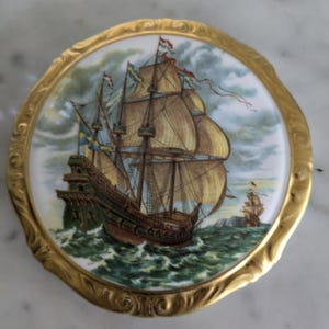 Vintage bone china Paragon pot lid 19th century. Very early up cycle to wall hanging plate.