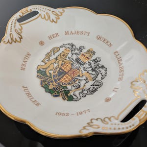 Vintage Queen Elizabeth II Silver Jubilee 1952-1977 souvenir Bone China dish by Coalport England