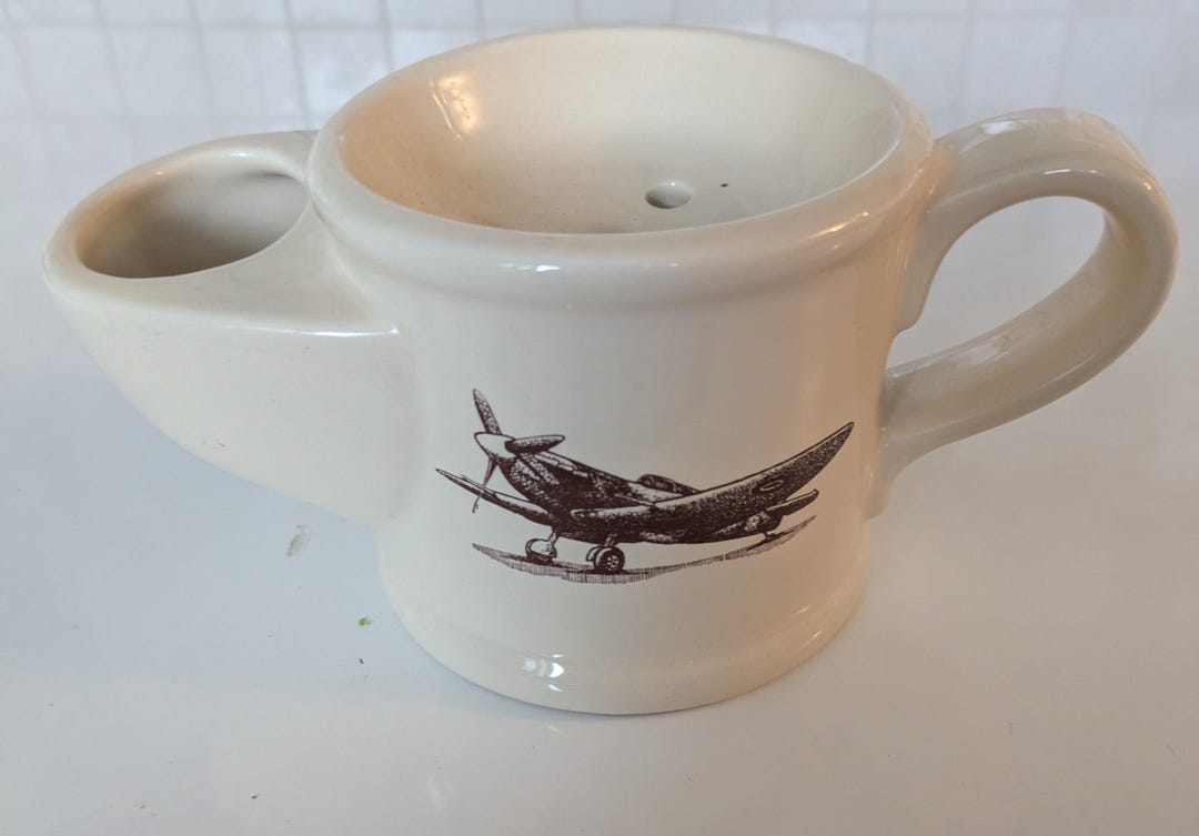 イギリスのウェイドがテーマにしたヴィンテージの陶器製シェービング