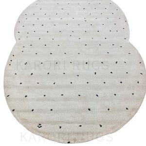 Hand-Tufted Viscose Silk Rug: Irregular Off White Curve, Modern Abstract Carpet