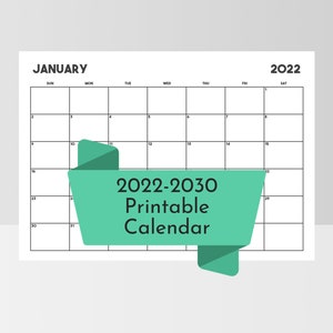 Könnte beinhalten: Ein druckbarer Kalender für die Jahre 2022-2030. Der Kalender ist in einem weißen Rahmen mit einer grünen Lasche dargestellt, auf der "2022-2030 Druckbarer Kalender" steht. Der Kalender zeigt den Monat Januar 2022.