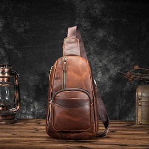 Leder Sling Bag Vollnarbenleder Gürteltasche, Leder Bauchtasche, Geburtstagsgeschenk für ihn, personalisiertes Geschenk für ihn, Brusttasche