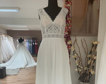 Strapless Chiffon I wedding dress in A-line Boho with V-neck and lace-trimmed bodice Holland
