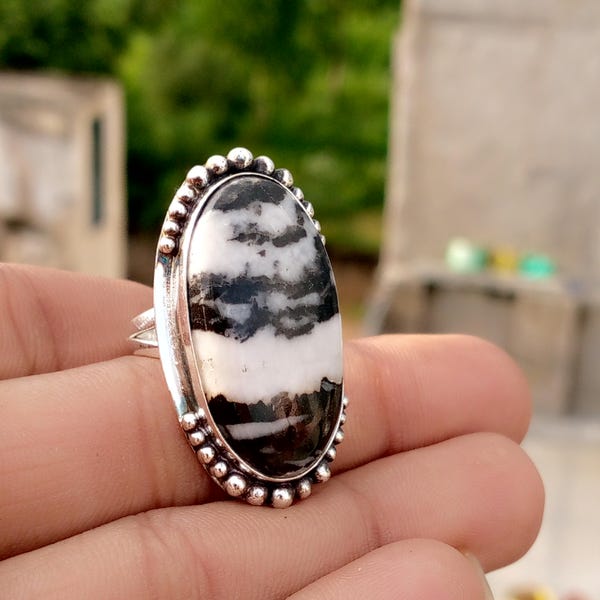 Anillo llamativo de plata de ley con turquesa blanca de búfalo, hecho a mano