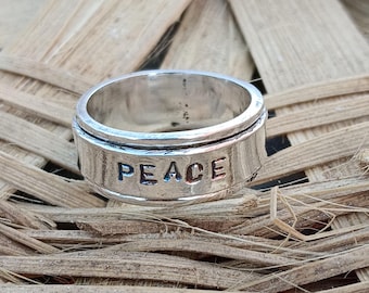 Srebrny pierścionek Peace Spinner: minimalistyczny i wyrazisty element