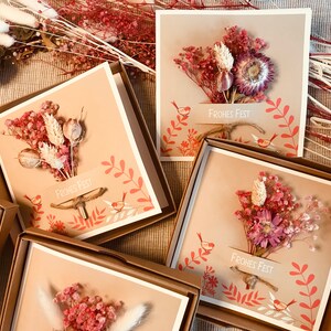 Geschenkkarton für Gutschein / Klappkarte mit Trockenblumen