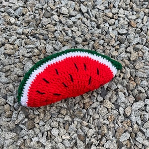Peluche de sandía hecho a mano a crochet/ Regalo de rebanada de sandía/ ¡Sandía Lore! Juguete antiplástico seguro/ Amigurmi de sandía/ Peluche adorable