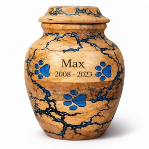 Ręcznie robiona urna dla zwierząt z drewna mango z niebieskimi odciskami łap