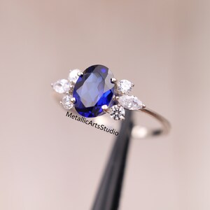 Oval Cut Blue Sapphire Ring, Blue Cluster Ring, Promise ring, 14K Gold Ring, Sapphire Engagement Ring, Dainty Ring, Anniversary Gift for Her