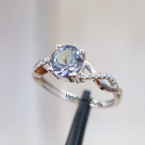 Round cut Alexandrite Twisted Ring, Color Changing Stone Ring, Vintage Engagement ring, Unique Dainty Ring, Promise Ring, Anniversary Gift,