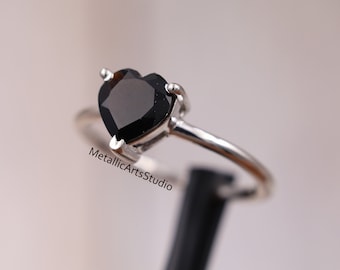 Minimalist Heart cut Black onyx engagement ring, Black stone white gold ring, Dainty ring for her, Promise ring, Anniversary gift for women