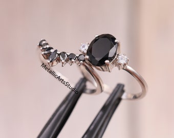 Black Onyx Engagement Ring Set, Unique Bridal Promise Ring, Women Ring, Oval Cut Ring Set, Birthstone Ring, Minimalist Ring Anniversary Gift