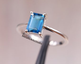 Anillo de topacio azul Londres con corte esmeralda, anillo de aniversario en plata de ley