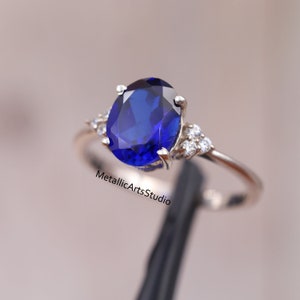 Blue Sapphire Oval cut Cluster Ring, Blue gemstone Stone wedding Ring, Sapphire Engagement Ring, Unique Ring, Anniversary Gift for her