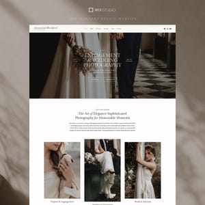 以下が含まれることがあります： 結婚式のカップルをフィーチャーしたヒーローセクション、Engagement & Wedding Photographyというテキスト、およびProposal & Engagements、Wedding & Elopements、Brand & Editorialというタイトルの3つの下部セクションを備えた写真スタジオのウェブサイトレイアウト。