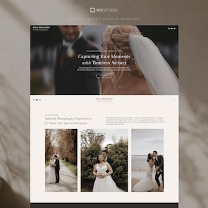 Pode incluir: Um layout de site para um estúdio de fotografia chamado Rose Alexandra. O cabeçalho apresenta uma foto de casamento com o texto Capturing Your Moments with Timeless Artistry. Abaixo, uma seção intitulada Tailored Photography Experiences exibe três fotos de casamento de casais em ambientes externos.