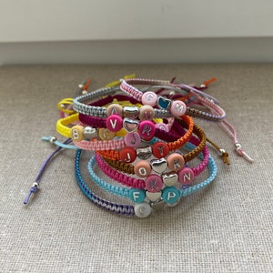Makramee Armband/ Freundschaftarmband/ Herz Armband/ Buchstaben Armband/ Armband/ personalisierbar/ Farbwahl