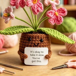 Planta de ganchillo para apoyo emocional / Mascota de escritorio con mensaje personalizado / Flor de patata positiva en maceta / Regalo de graduación universitaria / Decoración de escritorio para compañeros de trabajo
