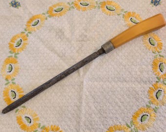 Bakelite knife sharpener - Vintage