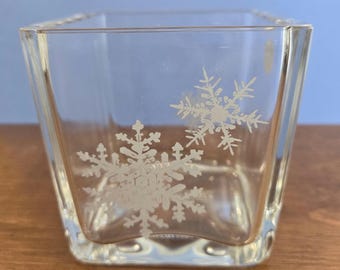 1984 Avon "Frohe Feiertage" Schneeflocke geätzte Kristallschale / Kerzenhalter.