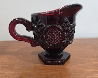 Avon 1876 Cape Cod Kollektion Rubinrotes Milchkännchen