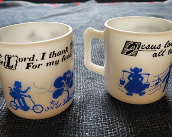 2 Vintage Hazel Atlas Milchglas Kinder Gebetstassen