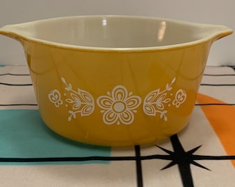 Gold Butterfly 1.5 Quart Pyrex Casserole -- No Lid