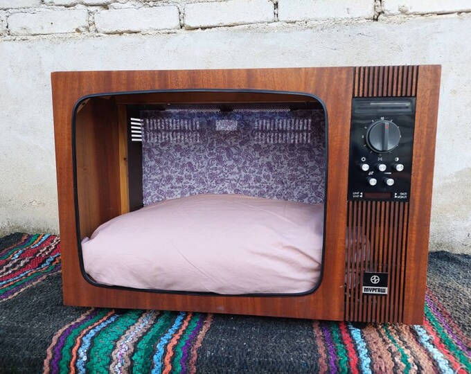 Vintage Tv Pet Bed, Upcycling 60s Console Television, Vintage Cat Bed