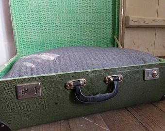 Vintage suitcase pet bed, upcycling dog bed, cat bed