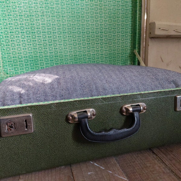 Vintage suitcase pet bed, upcycling dog bed, cat bed