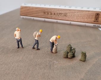 HO Scale Garbage Collectors Set of 5. Hand Painted 1:87 Figures with Rubbish Sacks. Model Railroad Diorama Miniature Workers