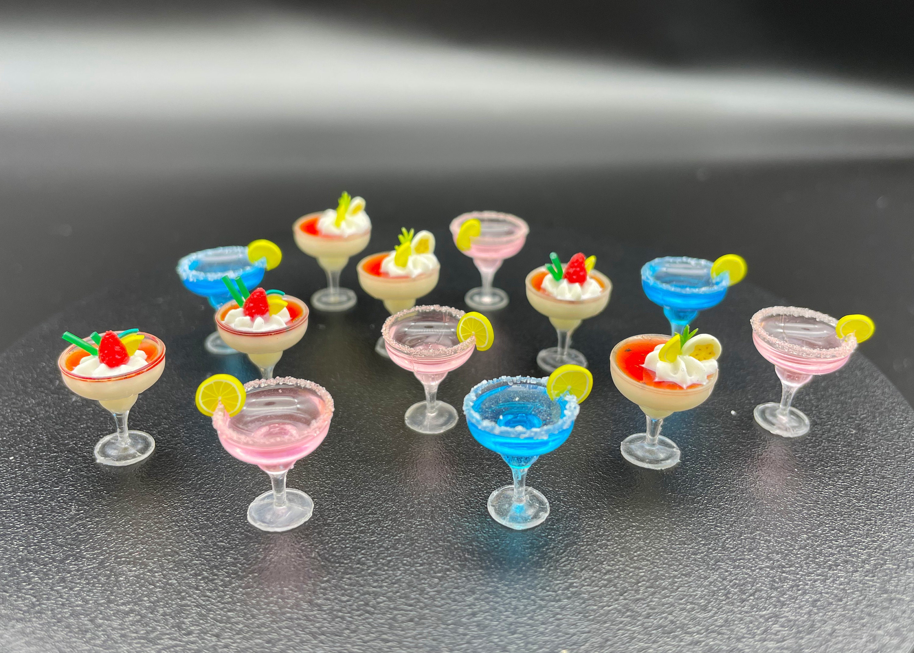 ミニチュアカクテルカジツトトモニ Miniature Cocktail Drinking Glasses. 1:12 Scale. Dollhouse Kitchen