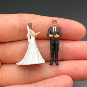 Miniature Couples Figures. 1:64, 1/87 Scale. Lovers Bride Groom Wedding Both. Hands. 1:64