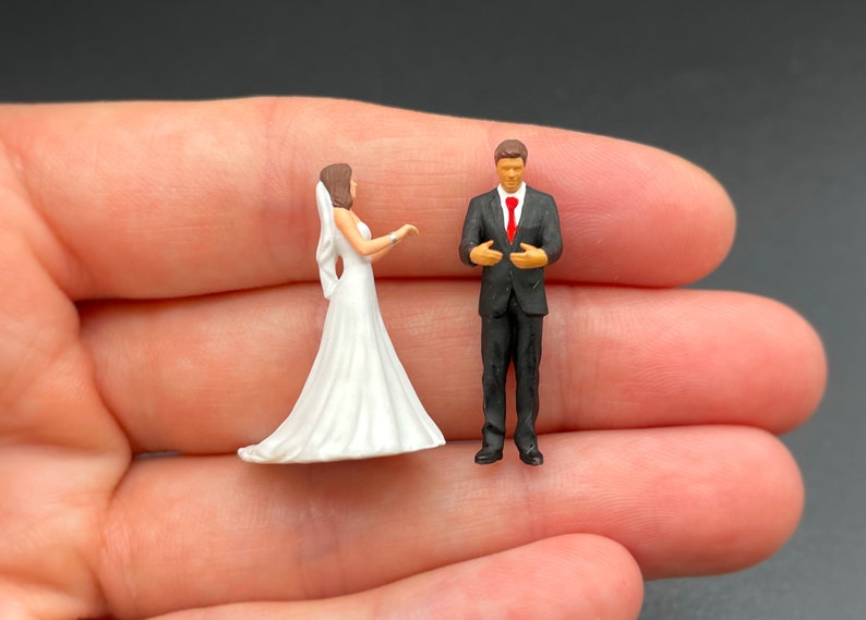 Miniature Couples Figures. 1:64, 1/87 Scale. Lovers Bride Groom Wedding Both. Hands. 1:64