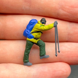 Miniatur Wanderer Kletterer Camper Figuren. 1:64 Maßstab Hiker Blue Bag