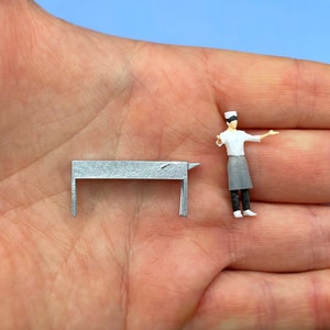 Miniature BBQ Grill and Chef Figures. 1:64 Scale Silver Grill + Chef