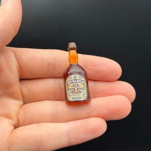 Bouteille de whisky miniature 1:6. Accessoires de cuisine pour maison de poupée à l'échelle