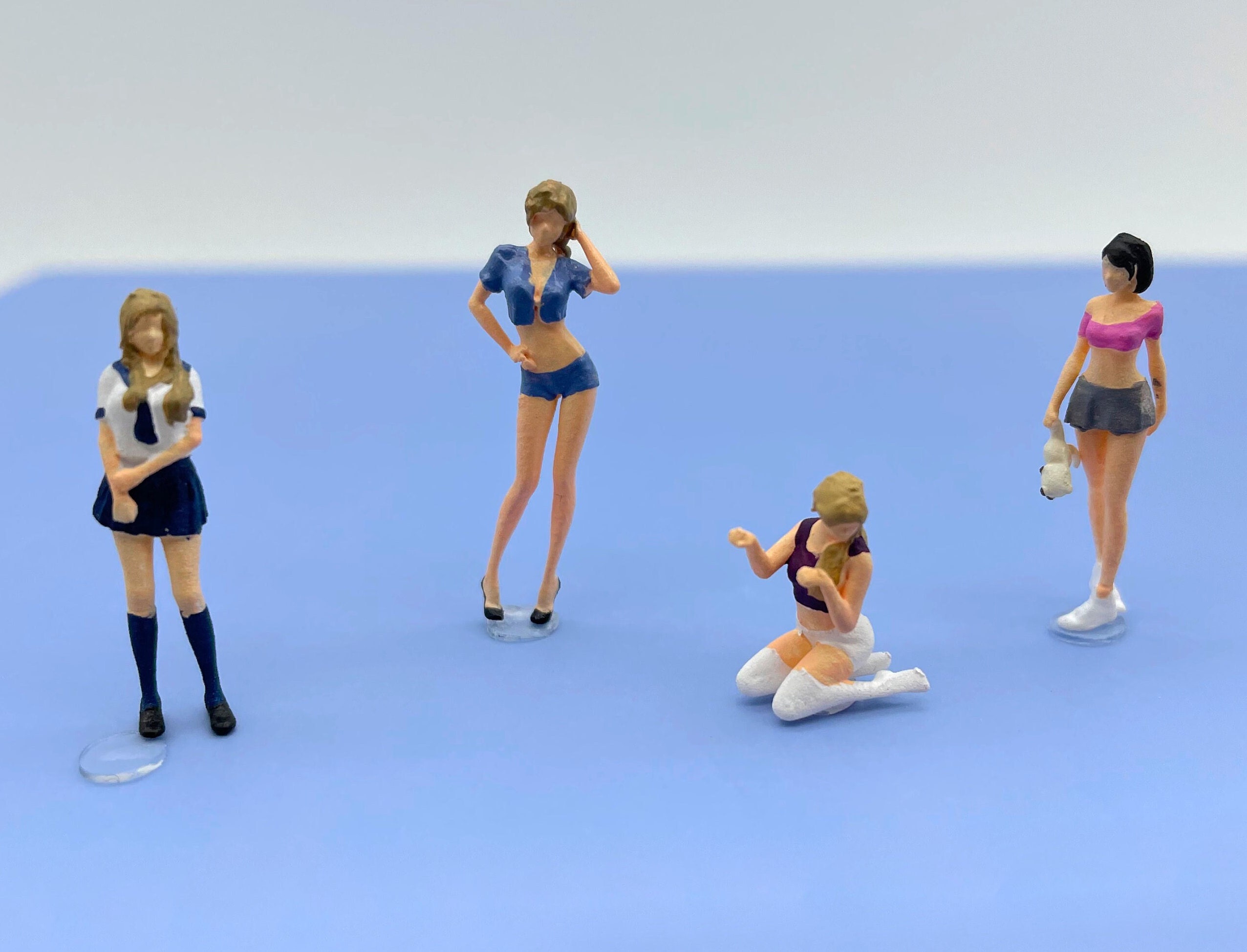 Figuras en miniatura de chicas lindas. Modelos femeninos. Escala 1:64.